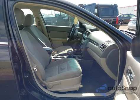 2011 Ford Fusion Se z USA, uszkodzony, nr VIN 3FAHP0HA1BR174728